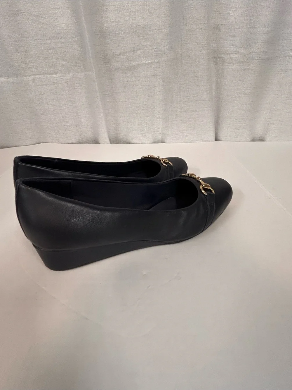 Easy Spirit Navy Blue Leather Gold-Bit pumps low heel